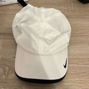 white nike cap
